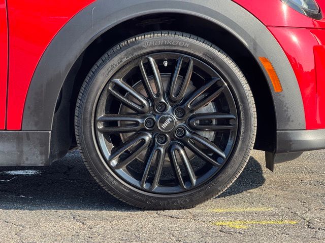 2022 Mini Cooper 2 Door Hardtop Iconic photo 3