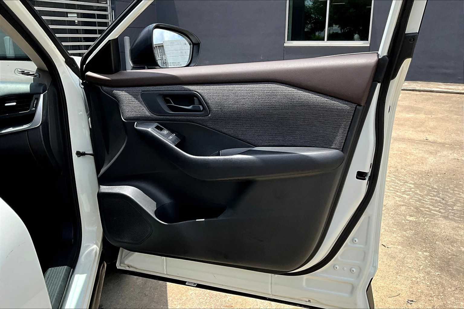 2023 Nissan Rogue S photo 19