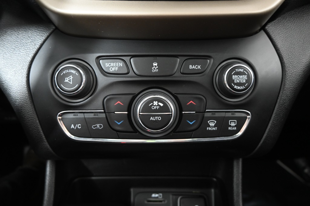 2014 Jeep Cherokee Latitude photo 28