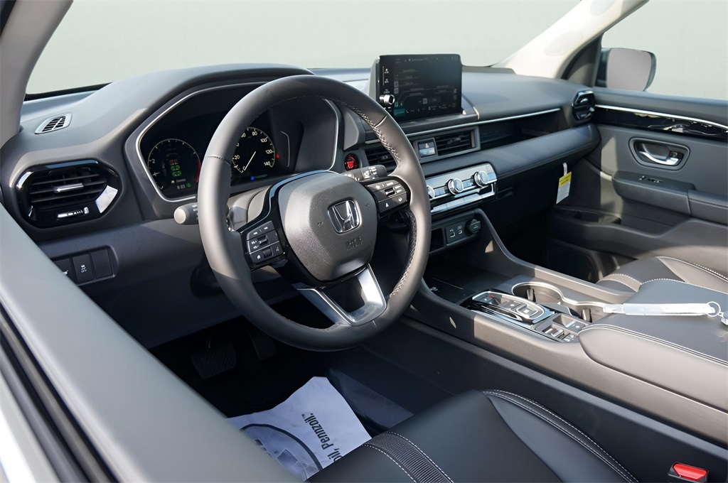 2025 Honda Pilot Touring photo 5