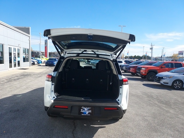 2025 Nissan Pathfinder SV photo 4