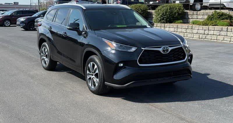 2023 Toyota Highlander XLE's photo