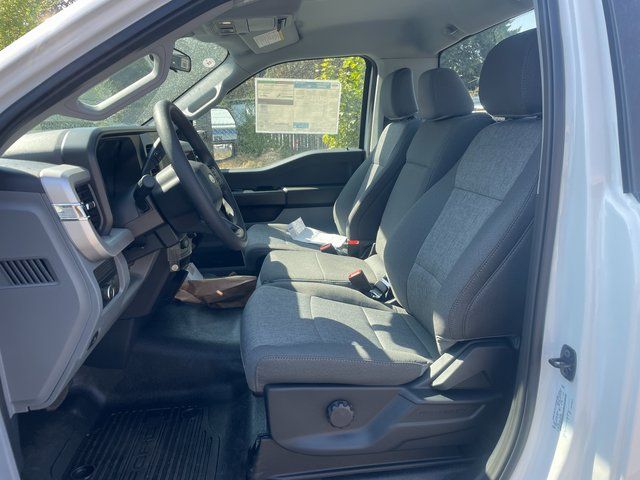 2025 Ford F-350 Super Duty Chassis Cab XL