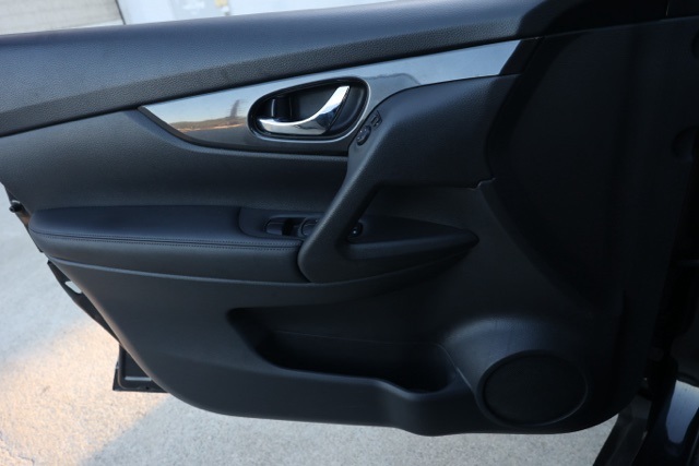 2019 Nissan Rogue SV photo 18