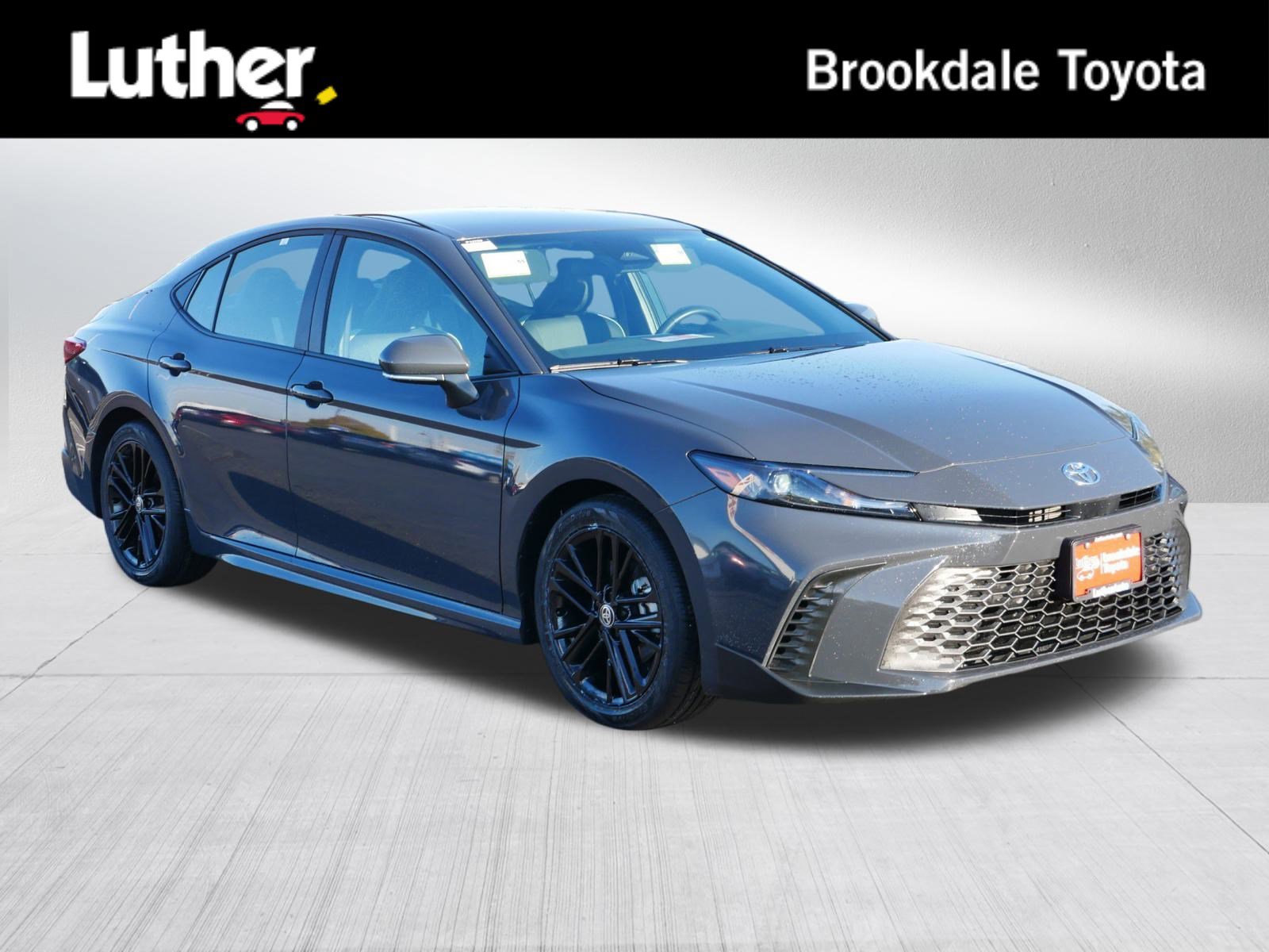 2025 Toyota Camry SE's photo