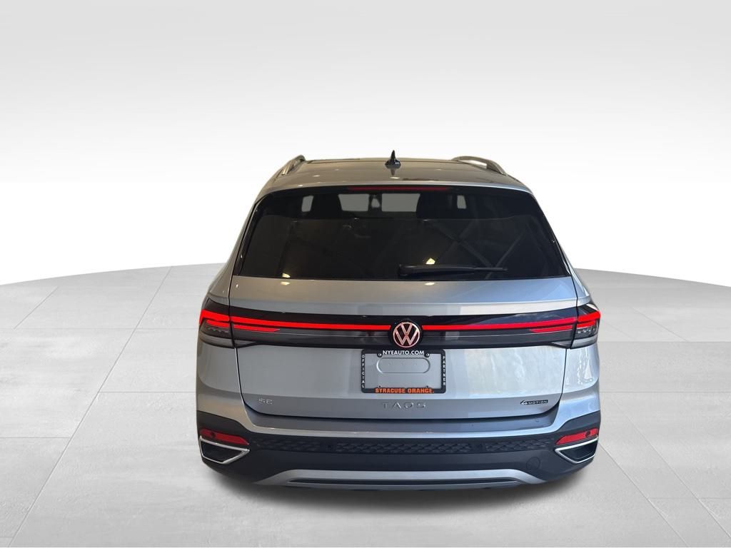 2025 Volkswagen Taos SE photo 4