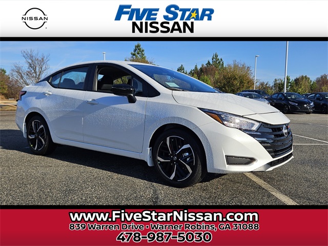 2025 Nissan Versa SR's photo