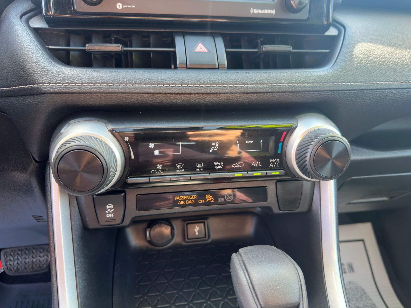 2021 Toyota RAV4 LE photo 16