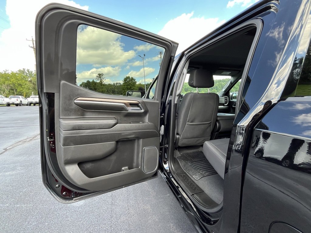 2023 Chevrolet Silverado 1500 LT photo 3