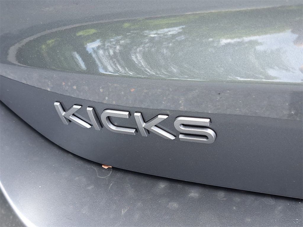 2025 Nissan Kicks SV photo 6