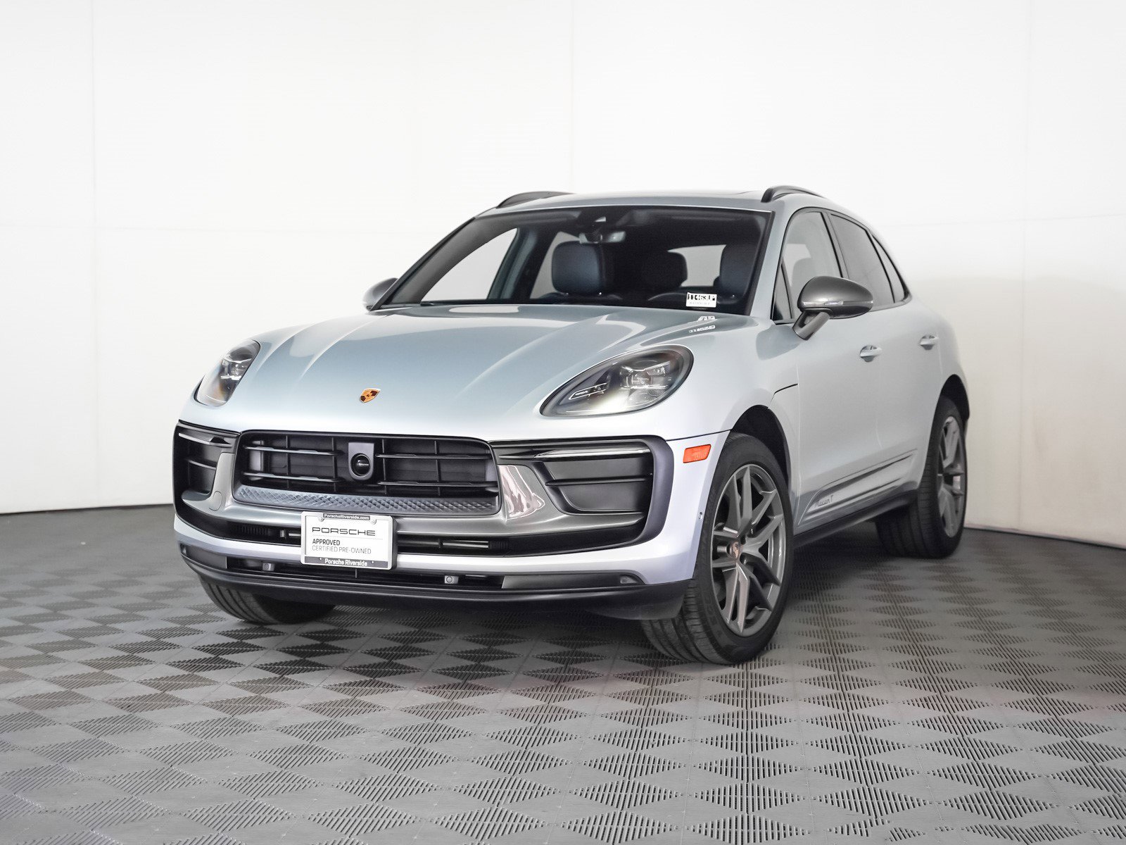 2024 Porsche Macan T