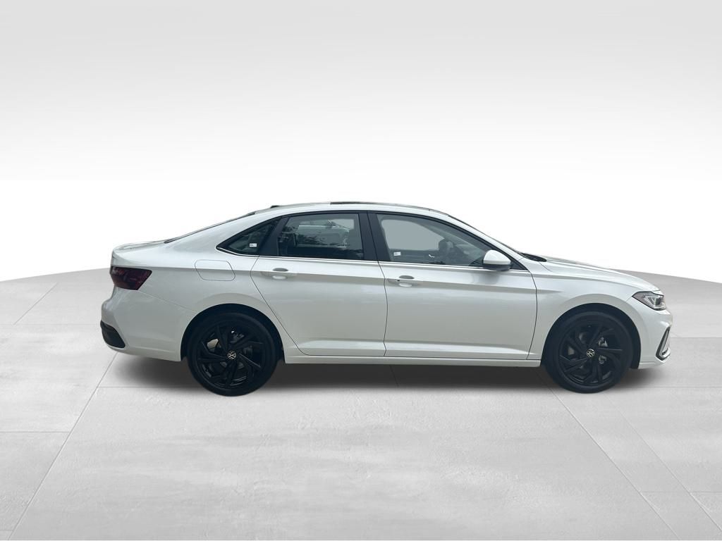 2025 Volkswagen Jetta 1.5T SE photo 2
