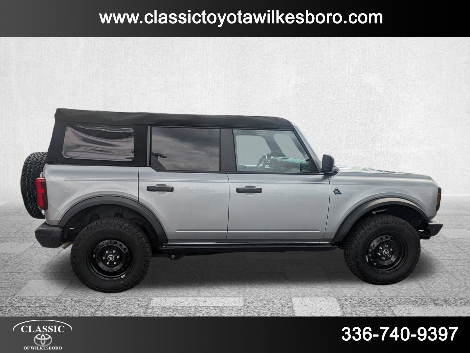 2023 Ford Bronco Black Diamond photo 3