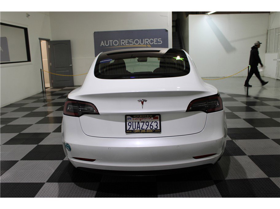 2018 Tesla Model 3 Long Range photo 3