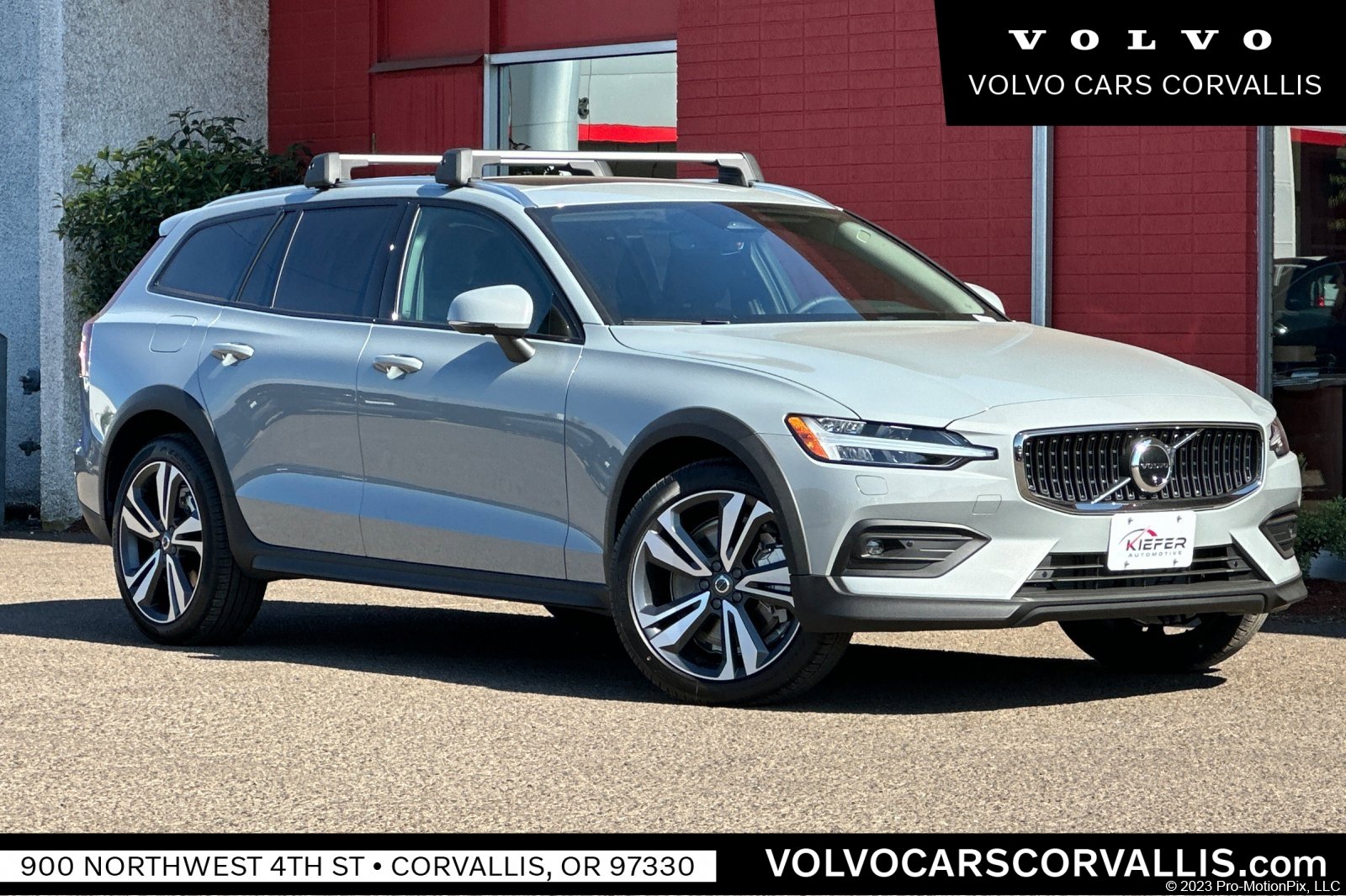 2026 Volvo V60 Cross Country Plus's photo
