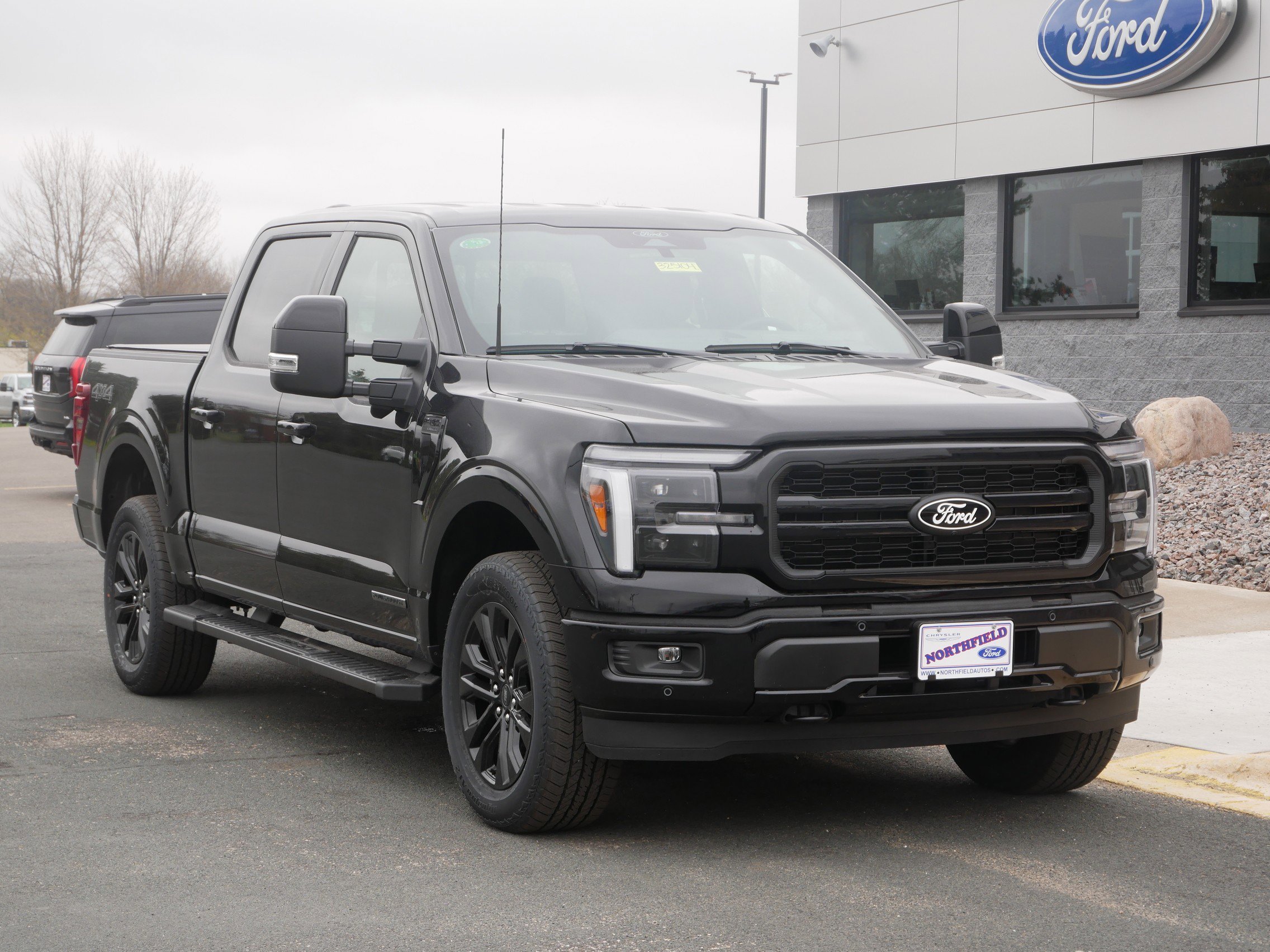 2025 Ford F-150 Lariat photo 2