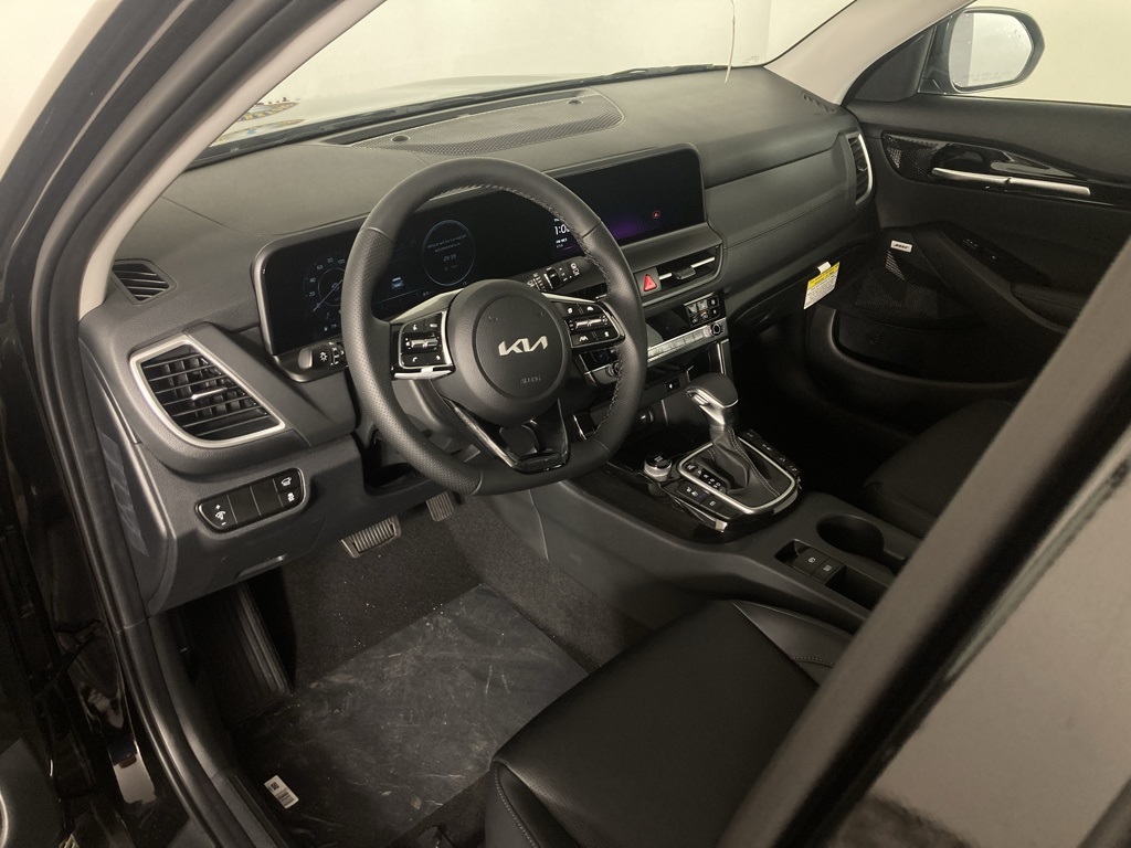 2026 Kia Seltos SX photo 3