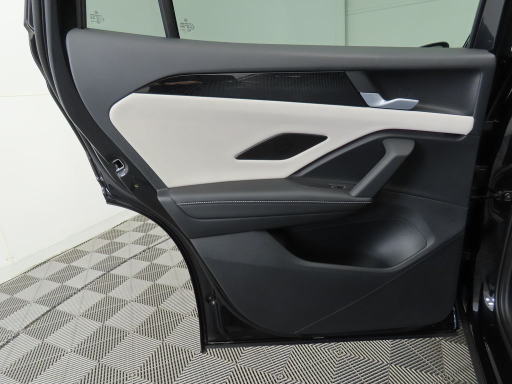 2025 Volkswagen Tiguan SE photo 25