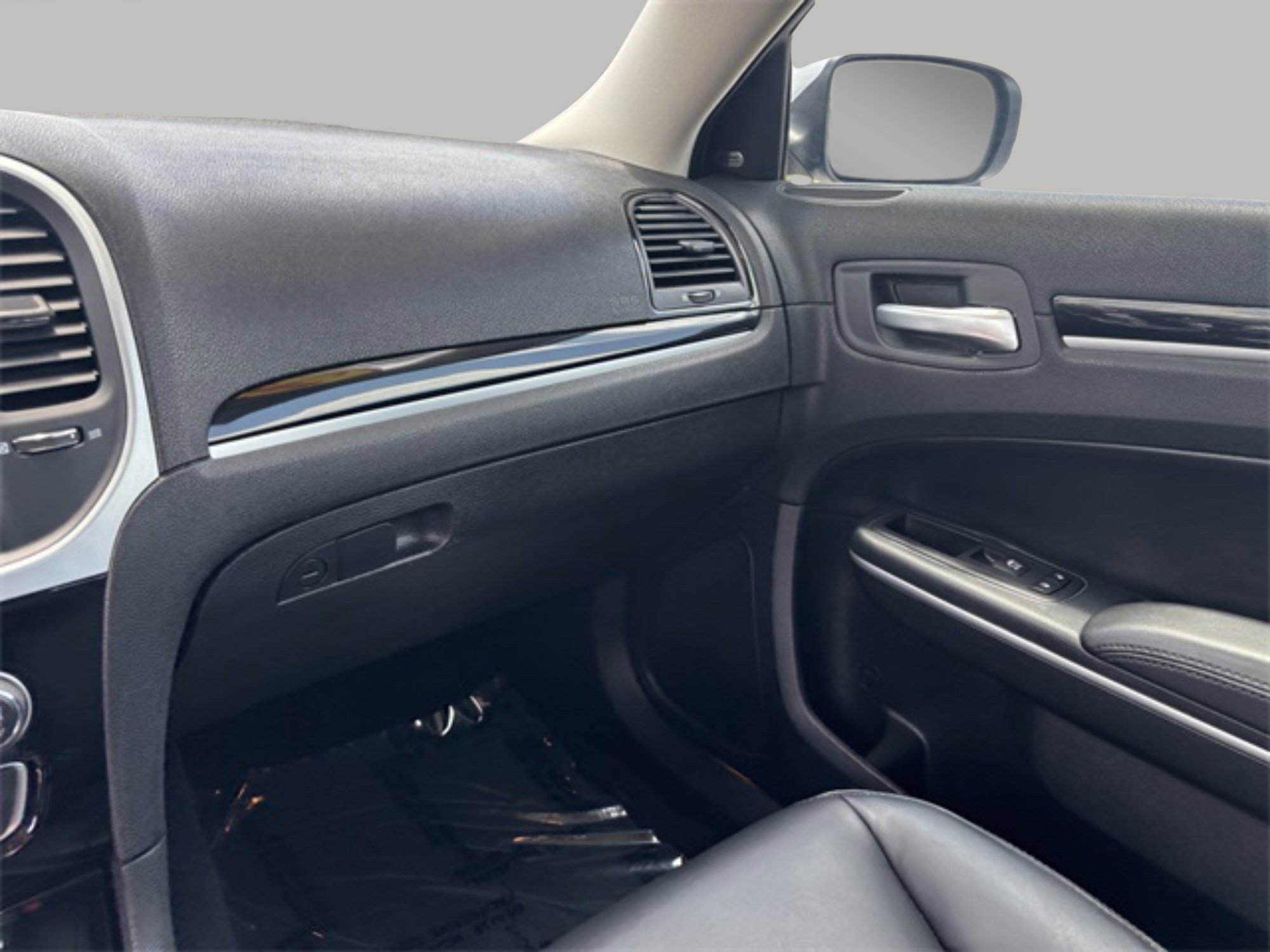 2023 Chrysler 300 Touring L photo 19