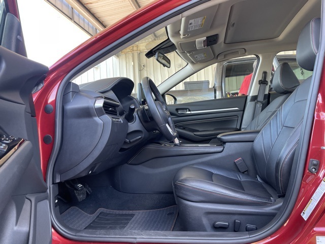 2023 Nissan Altima 2.5 SR photo 19