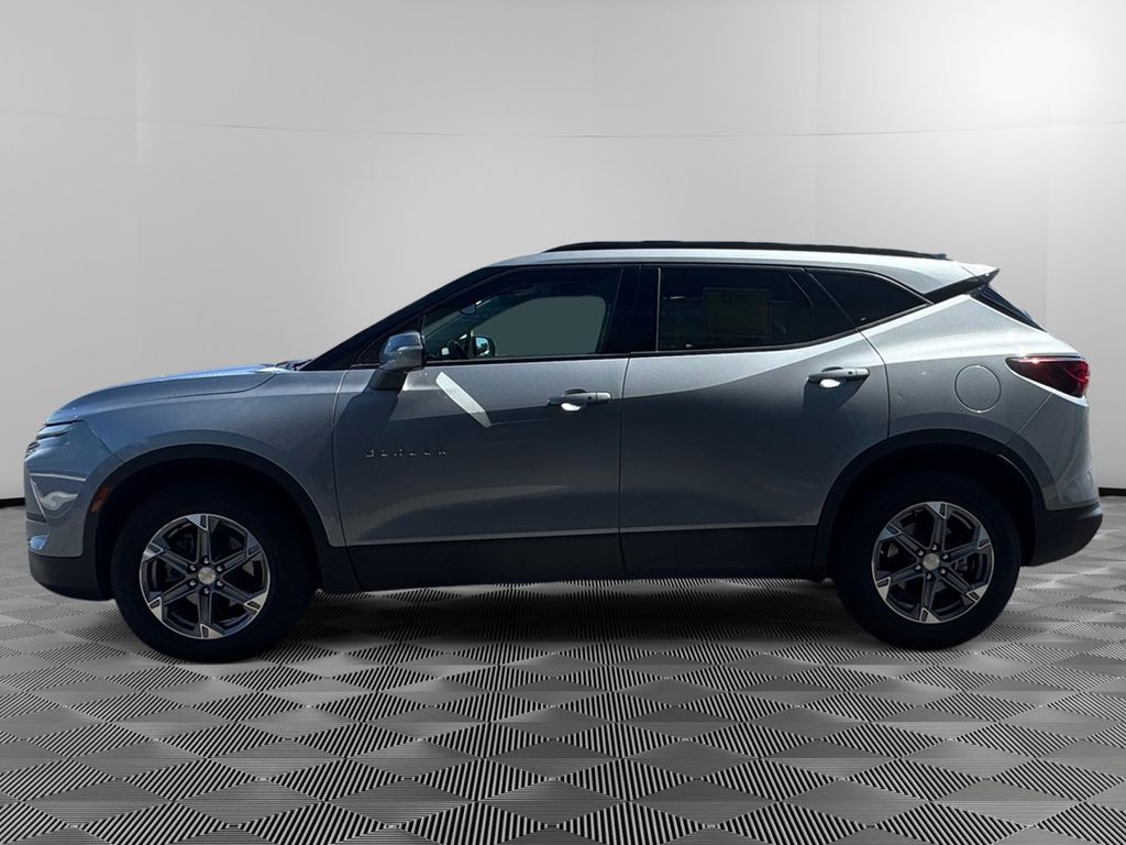 2024 Chevrolet Blazer 3LT photo 2