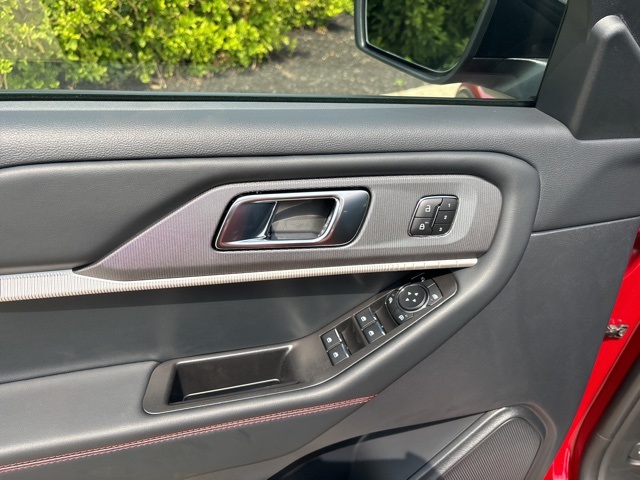 2025 Ford Explorer ST-Line photo 12