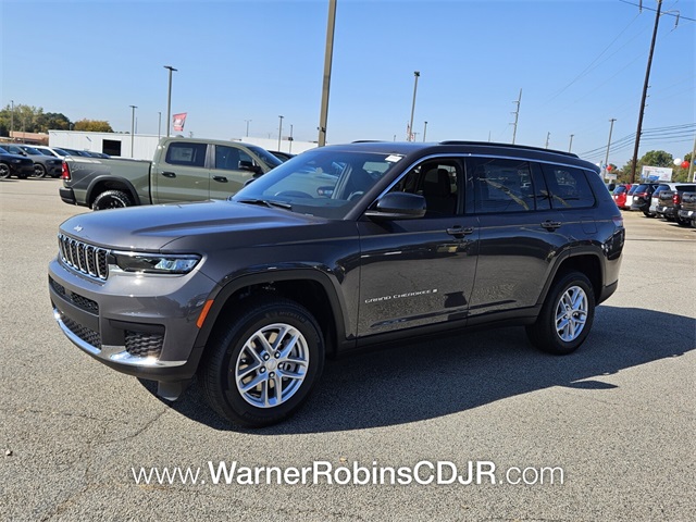 2025 Jeep Grand Cherokee Laredo Altitude photo 3