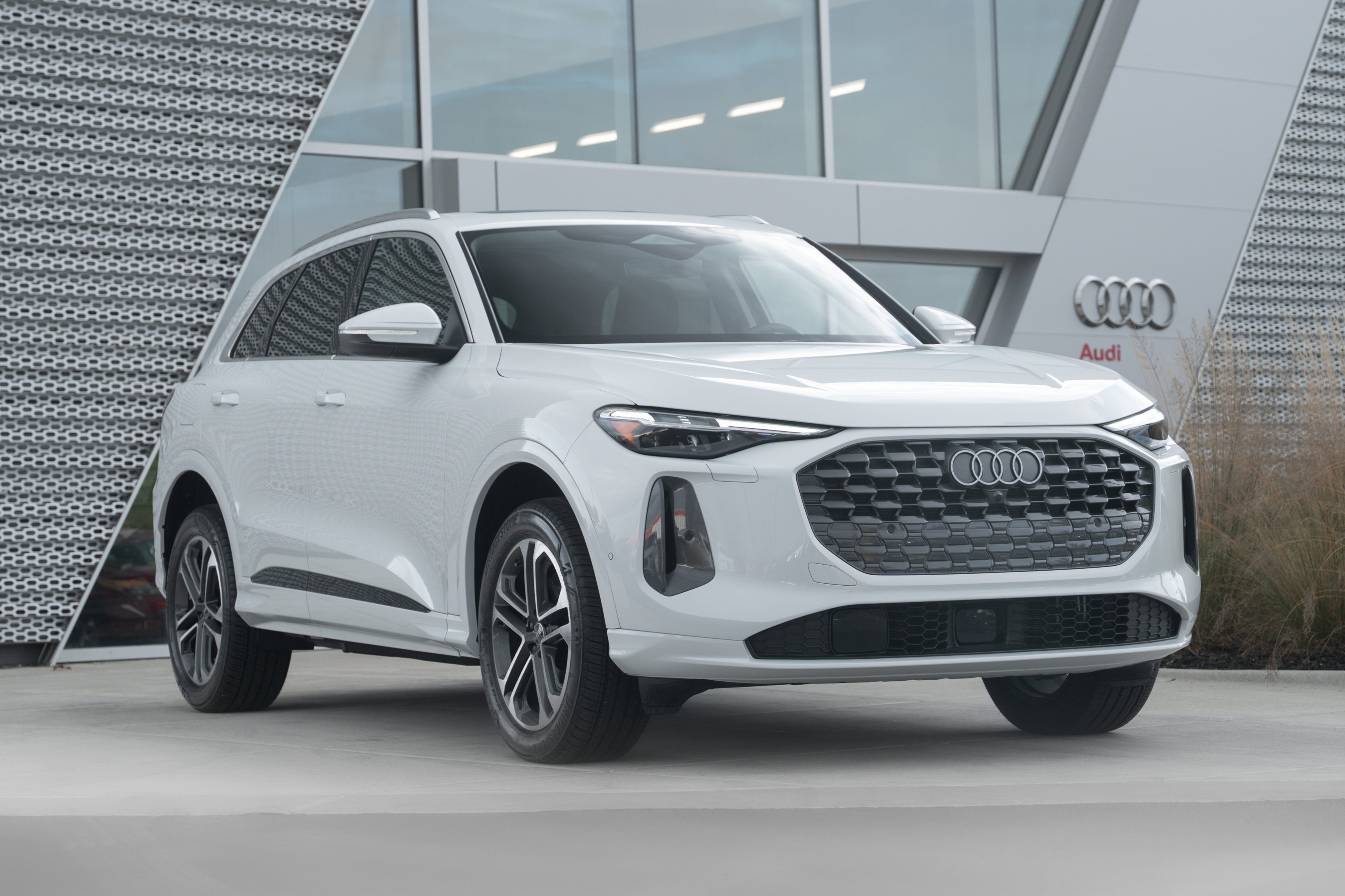 2025 Audi New Q5 Premium Plus's photo