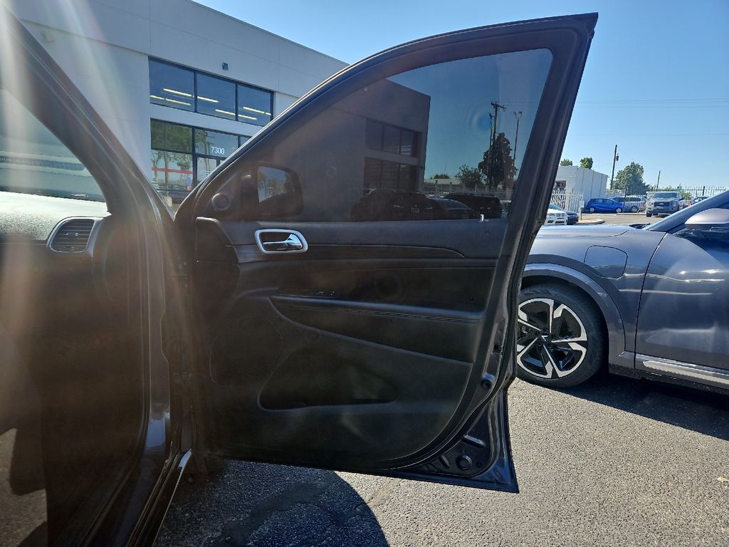 2020 Jeep Grand Cherokee Altitude photo 13