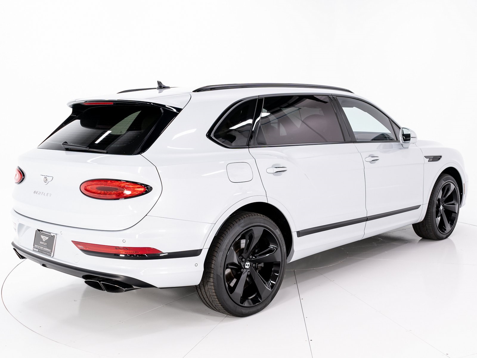 2023 Bentley Bentayga EWB V8 photo 4