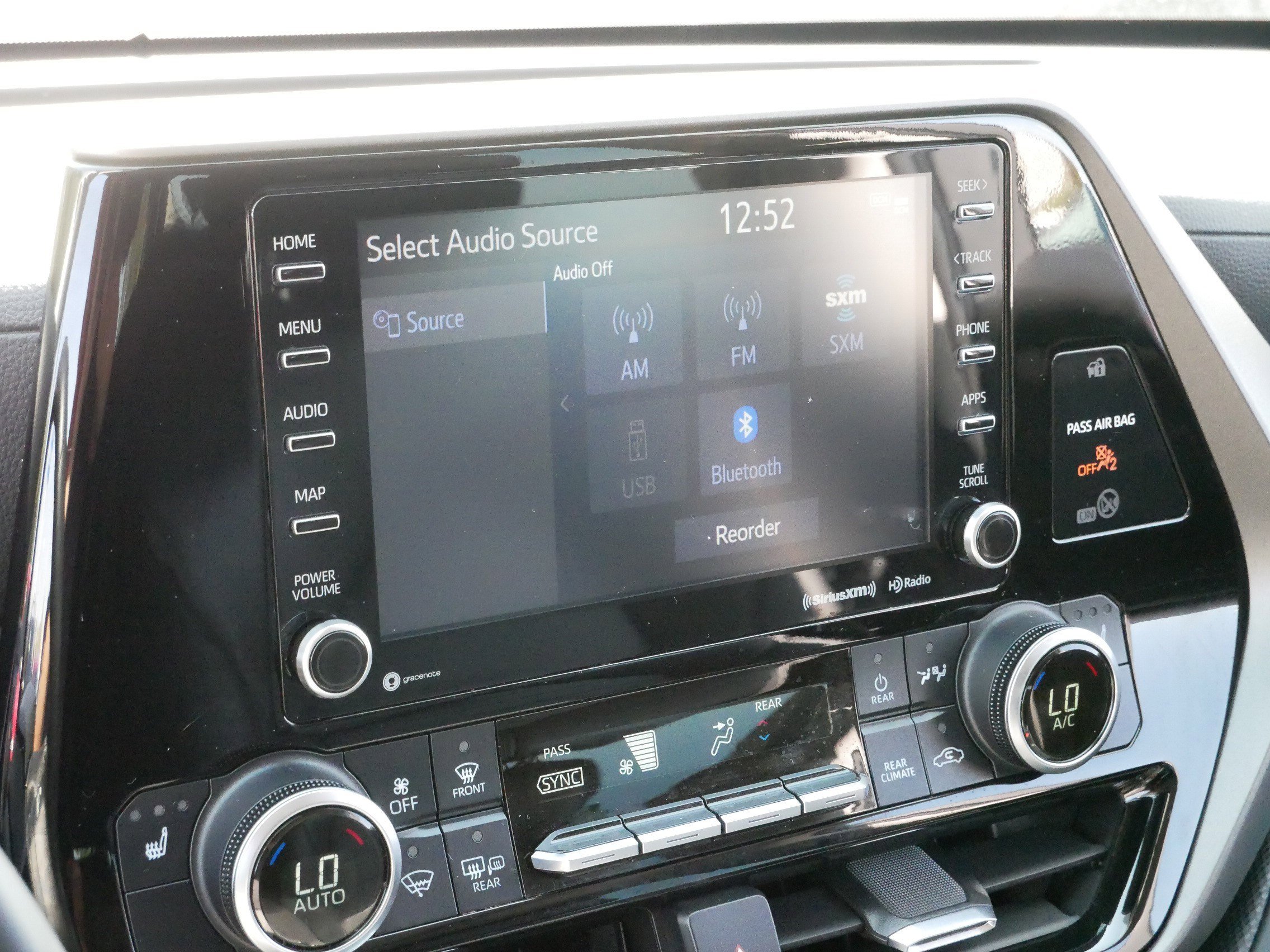 2022 Toyota Highlander XLE photo 22