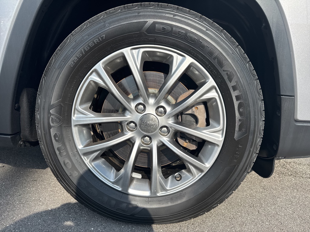 2019 Jeep Cherokee Latitude photo 10