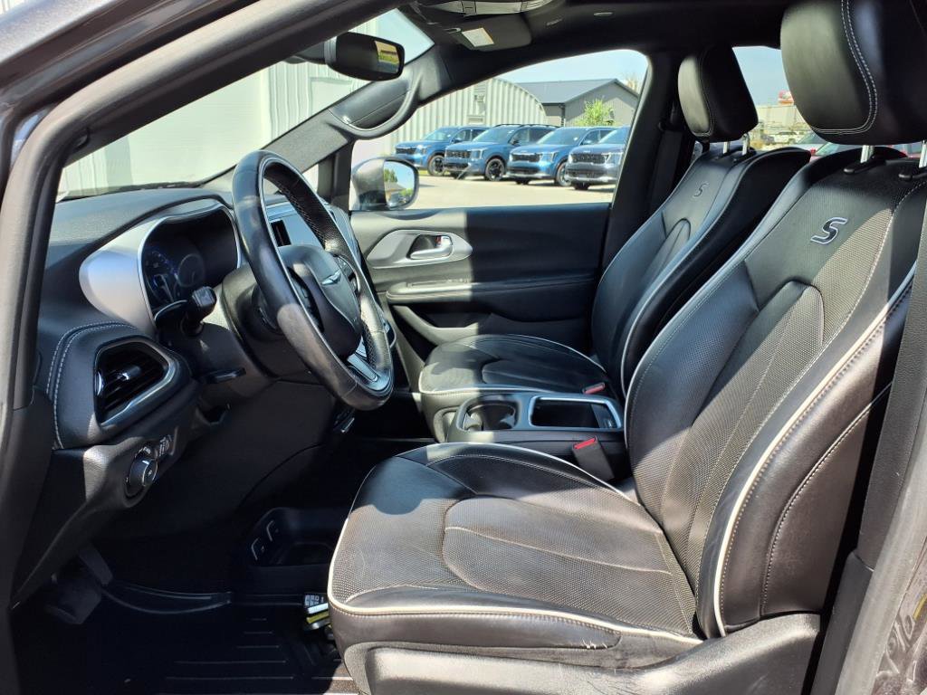 2019 Chrysler Pacifica Limited photo 17