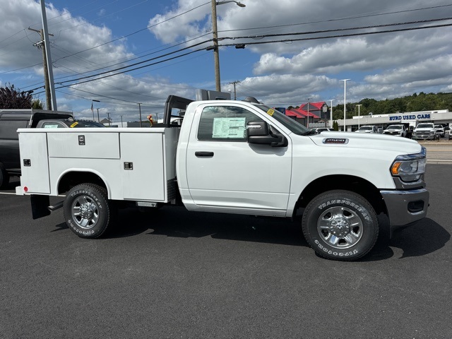 2023 Ram 2500 Tradesman photo 2