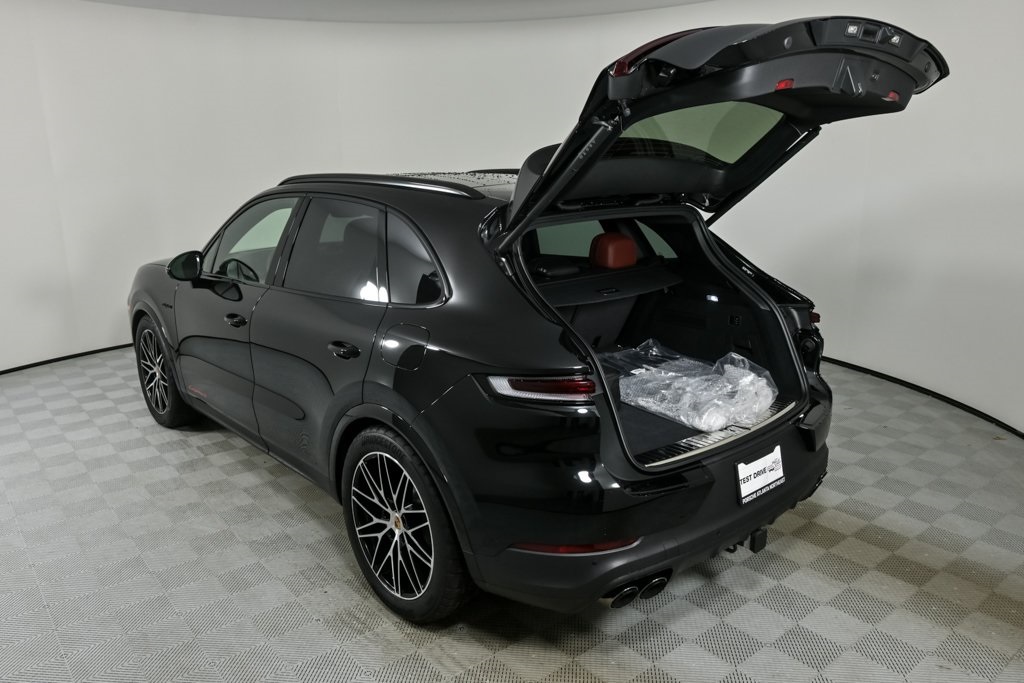 2025 Porsche Cayenne E-Hybrid S photo 30