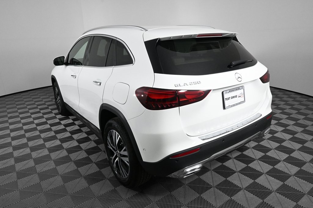 2025 Mercedes Benz GLA 250 photo 4