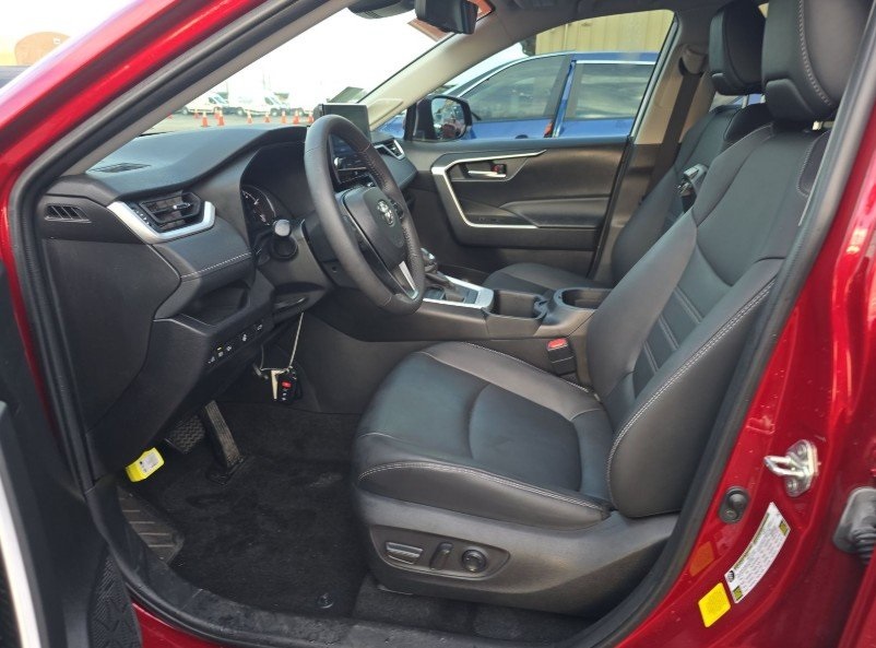 2024 Toyota RAV4 XLE Premium photo 4