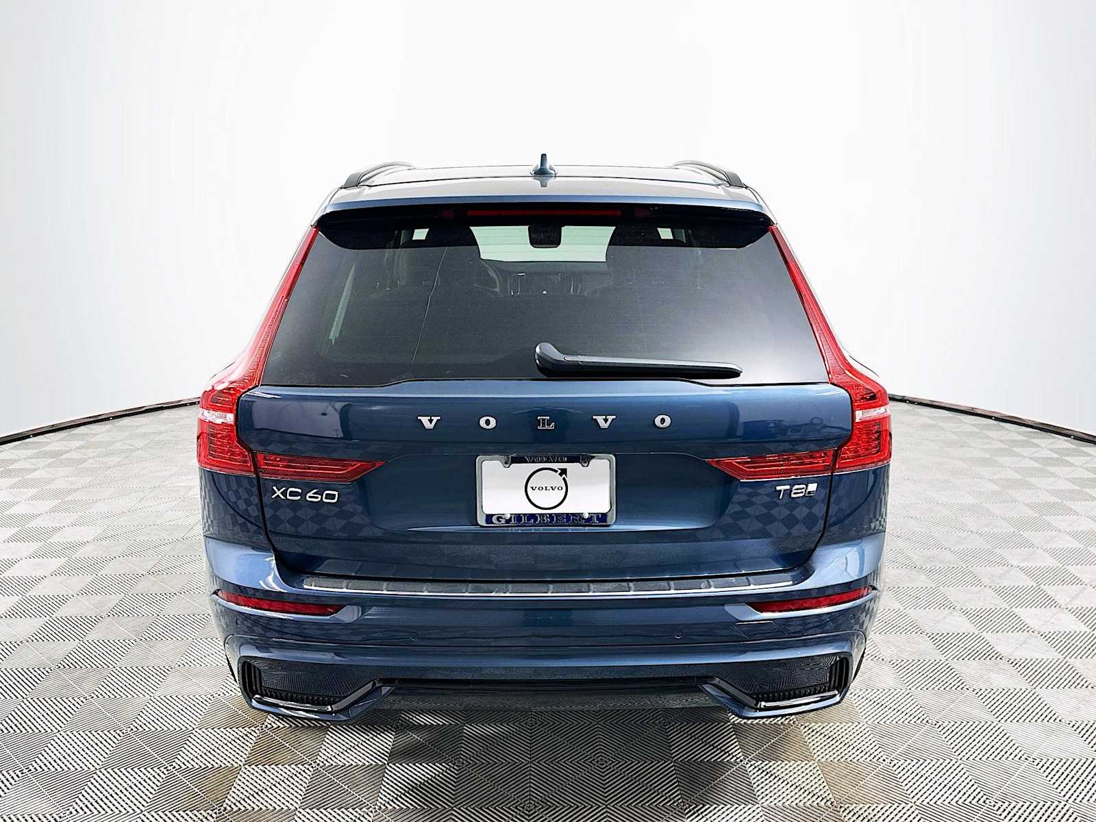 2025 Volvo XC60 T8 Plus photo 6