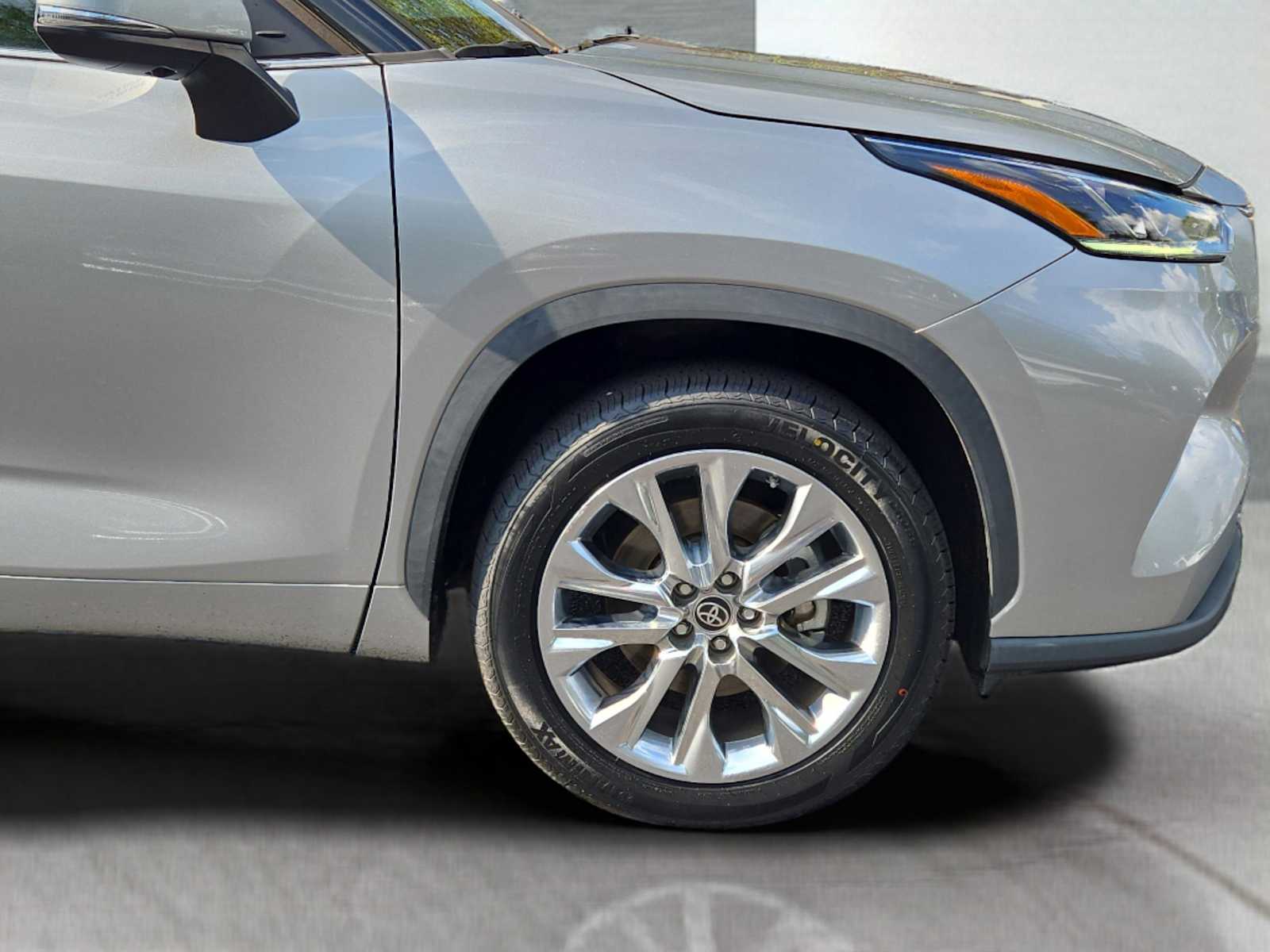 2022 Toyota Highlander Limited photo 11