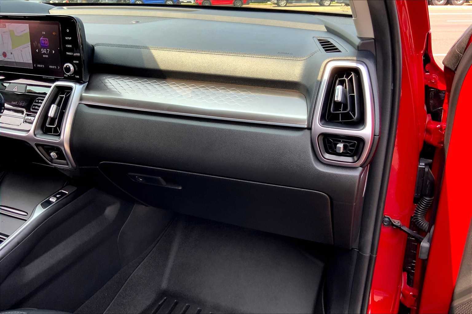 2022 Kia Sorento Hybrid S photo 16