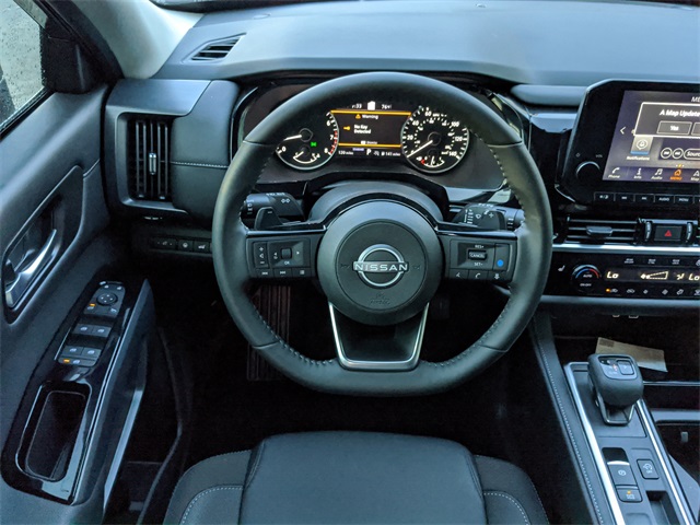 2025 Nissan Pathfinder SL photo 7