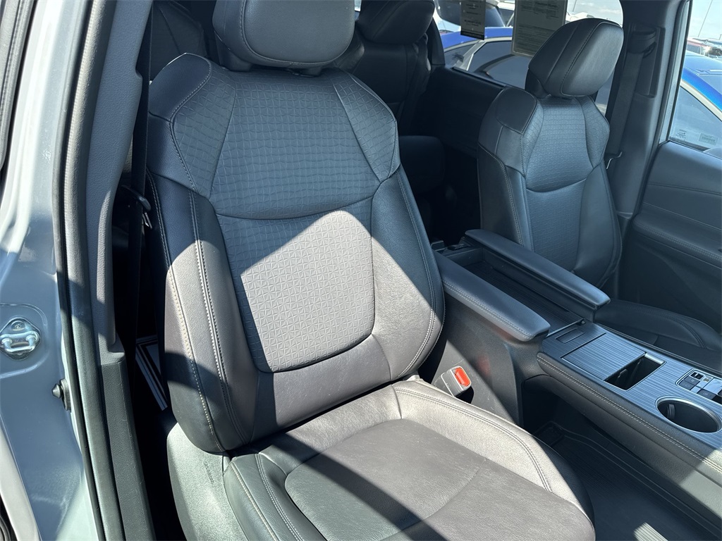 2024 Toyota Sienna LE photo 31