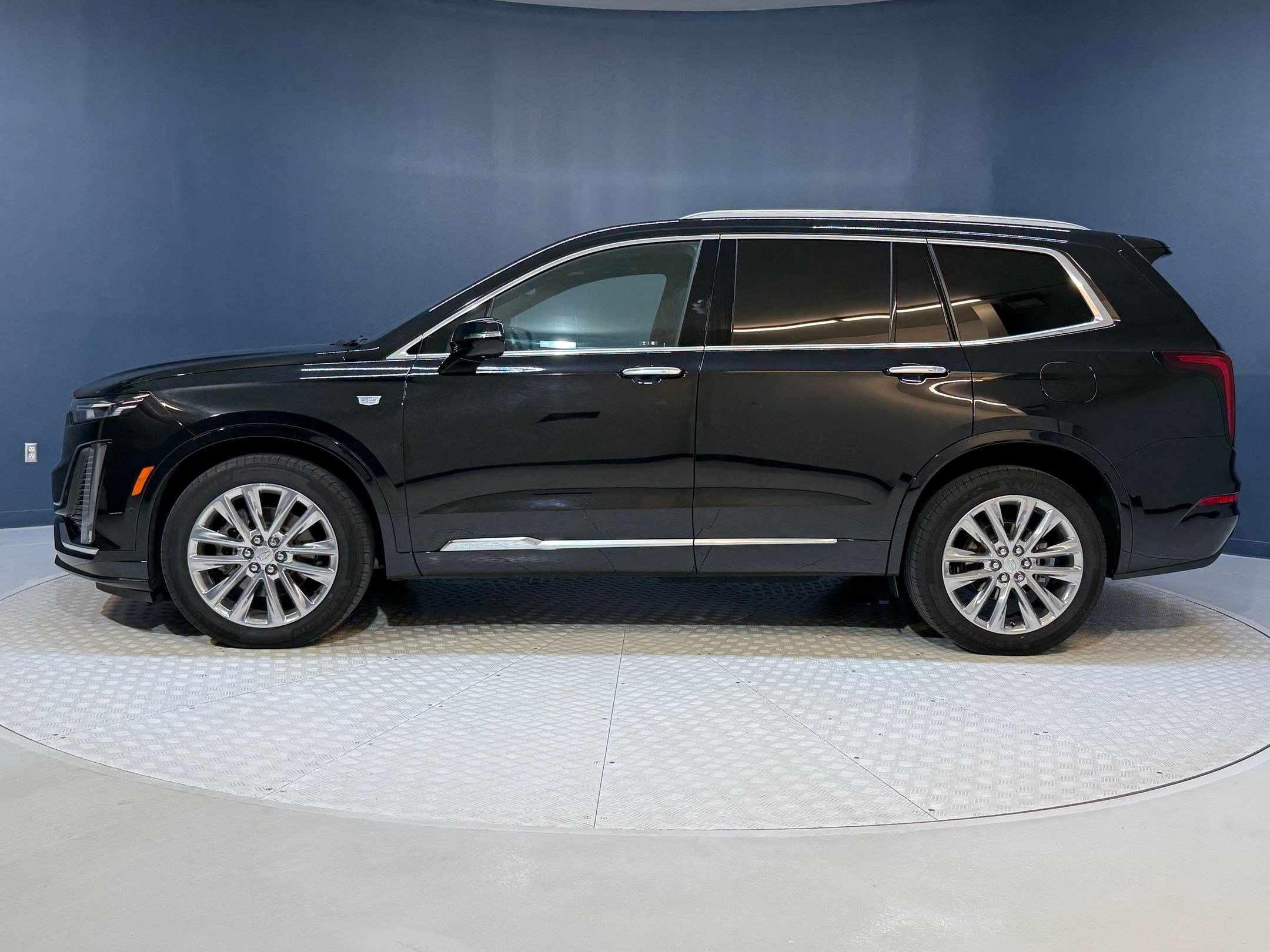 2023 Cadillac XT6 Premium Luxury photo 2