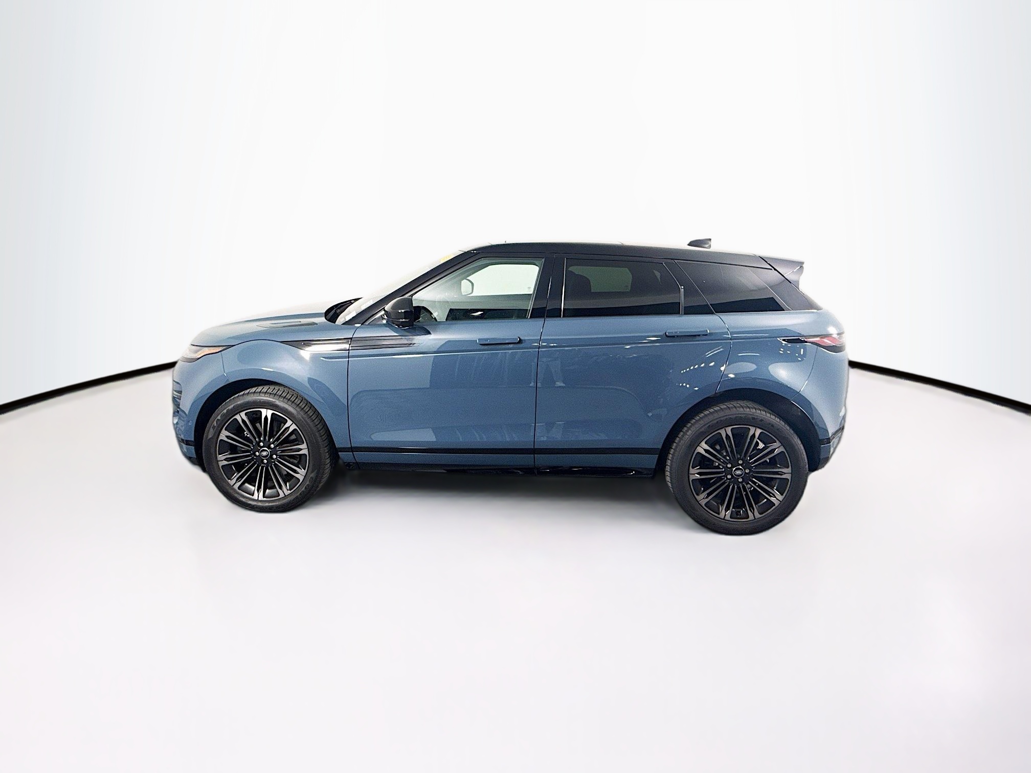 2026 Land Rover Range Rover Evoque Dynamic SE photo 6