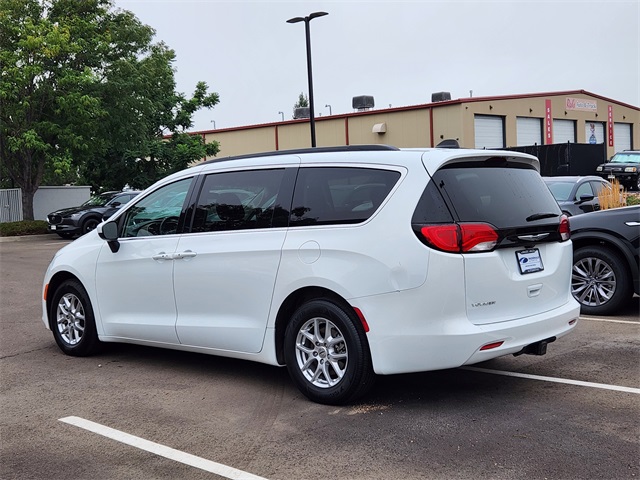2022 Chrysler Voyager LX photo 3