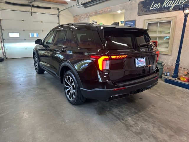 2025 Ford Explorer ST-Line photo 12