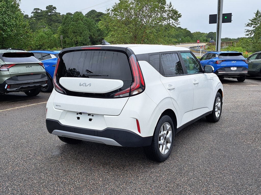 2023 Kia Soul LX photo 4