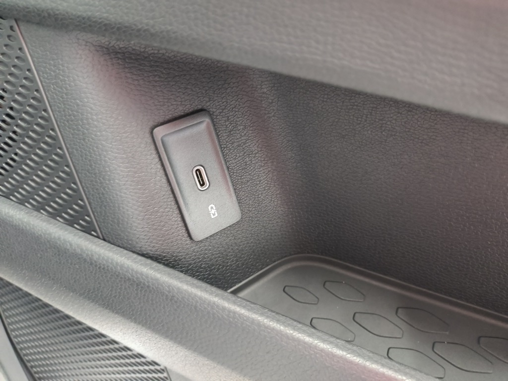 2025 Volkswagen ID. Buzz Pro S photo 10