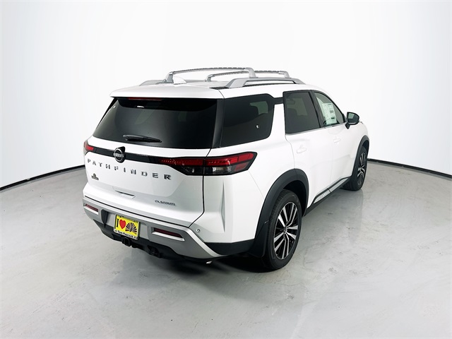 2025 Nissan Pathfinder Platinum photo 5