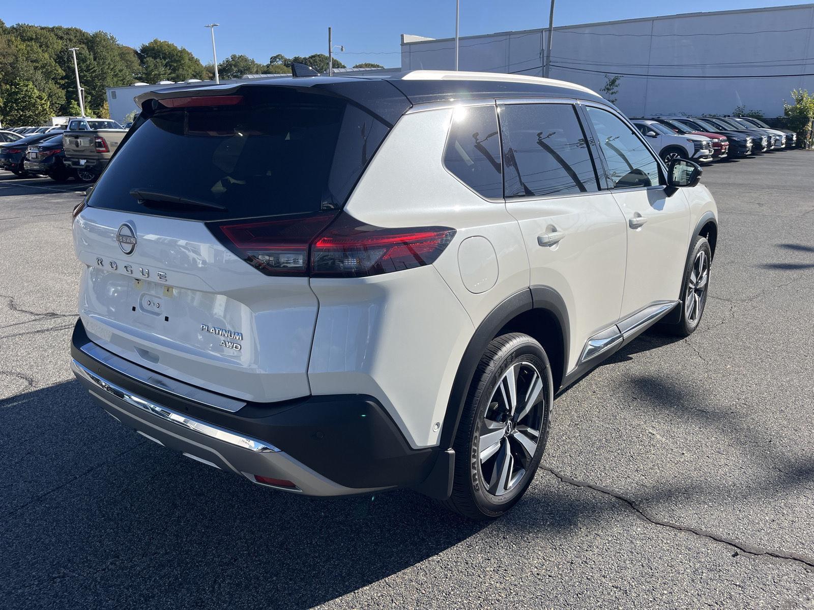 2023 Nissan Rogue Platinum photo 3